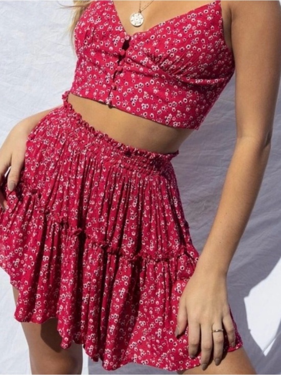 Princess Polly Dresses & Skirts - Princess Polly Shah red floral tiered flowy mini skirt size 6